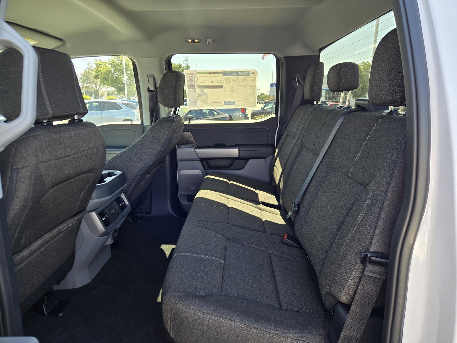 New 2027 Oxford White Ford F-350® XLT image 7