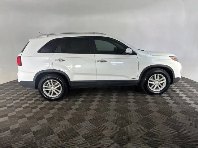Used 2015 White Kia LX image 4