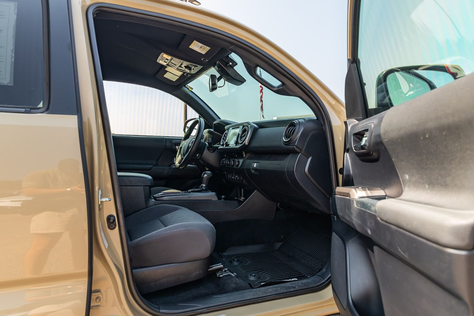 Used 2018 Super Black Toyota TRD Off-Road image 12