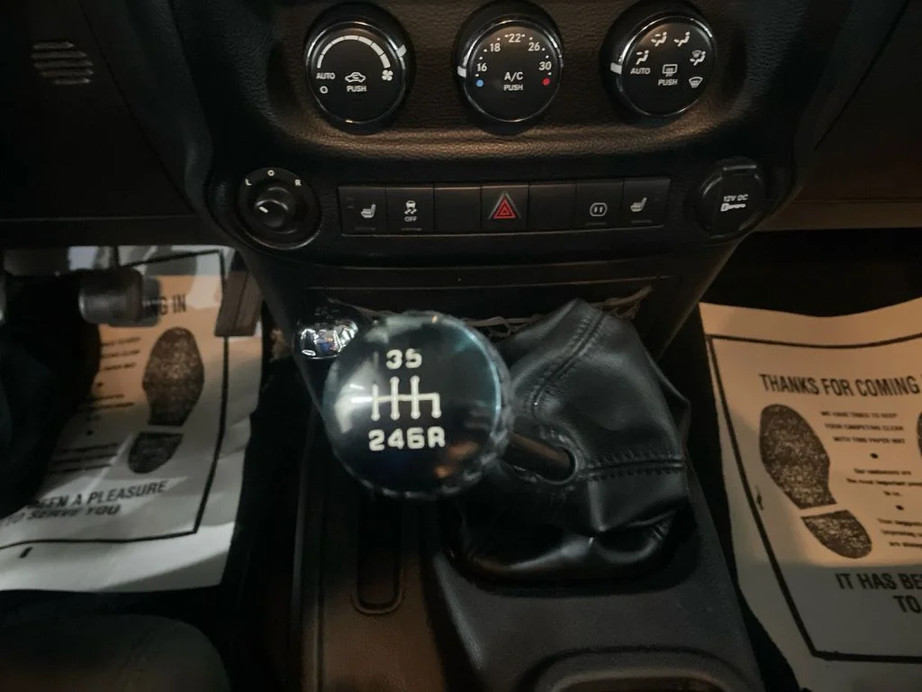 Used 2012  Jeep Rubicon image 21