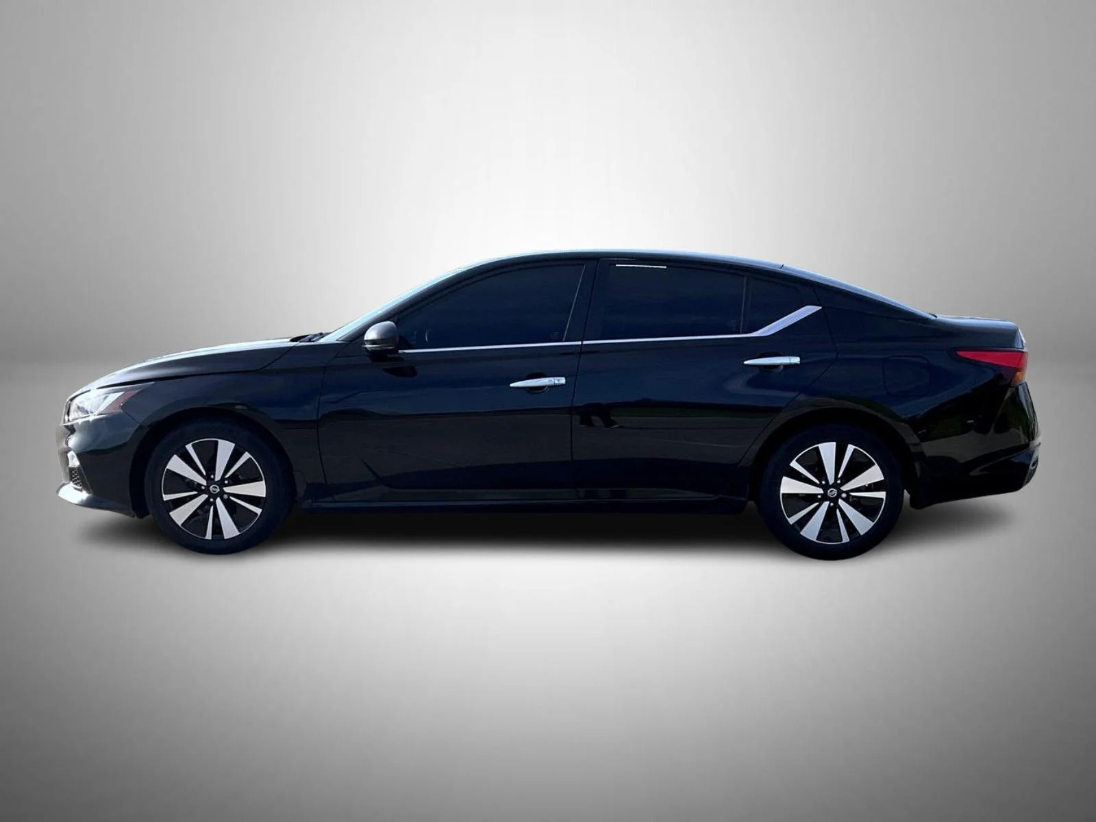 Used 2022 Black Nissan 2.5 SV image 8