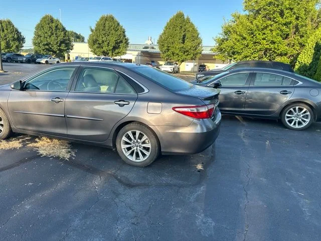 Used 2015 Gray Toyota XLE image 5