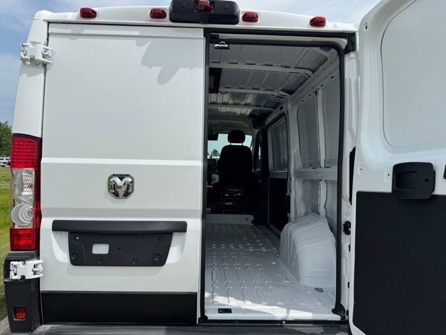 New 2025 Bright White Clearcoat RAM Tradesman image 25