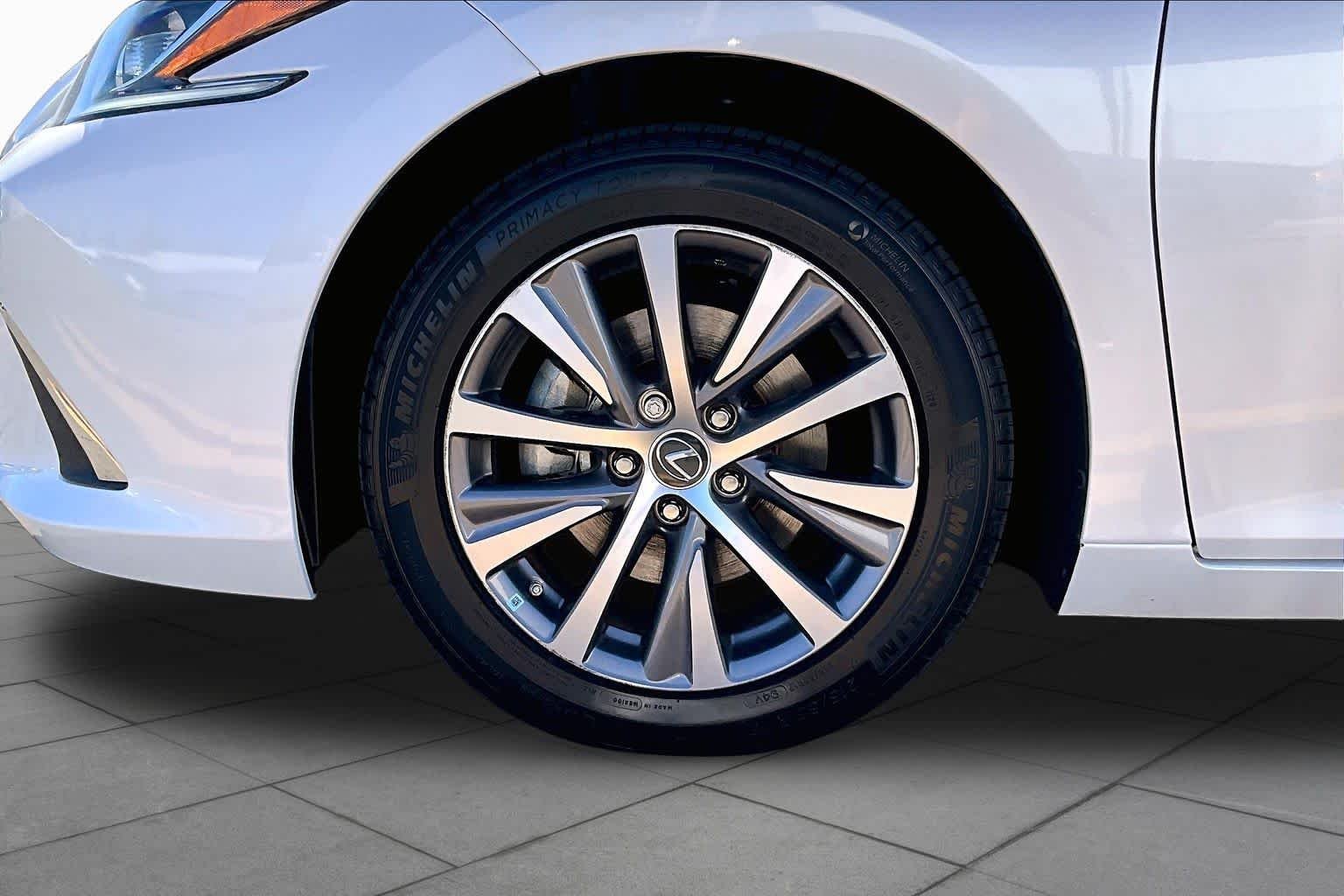 Certified Used 2021 Eminent White Pearl Lexus  image 11