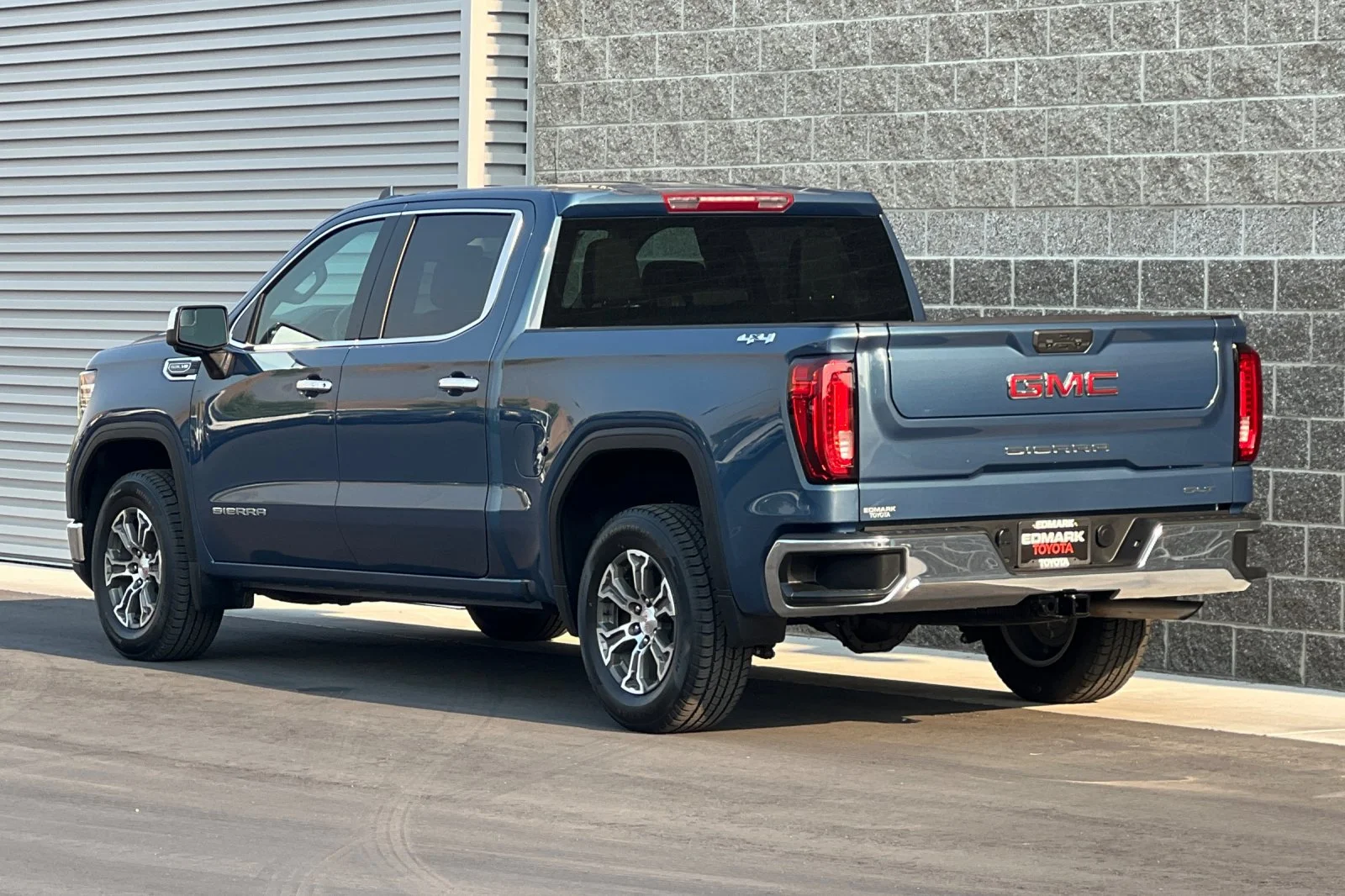 Used 2024 Downpour Metallic GMC SLT image 5