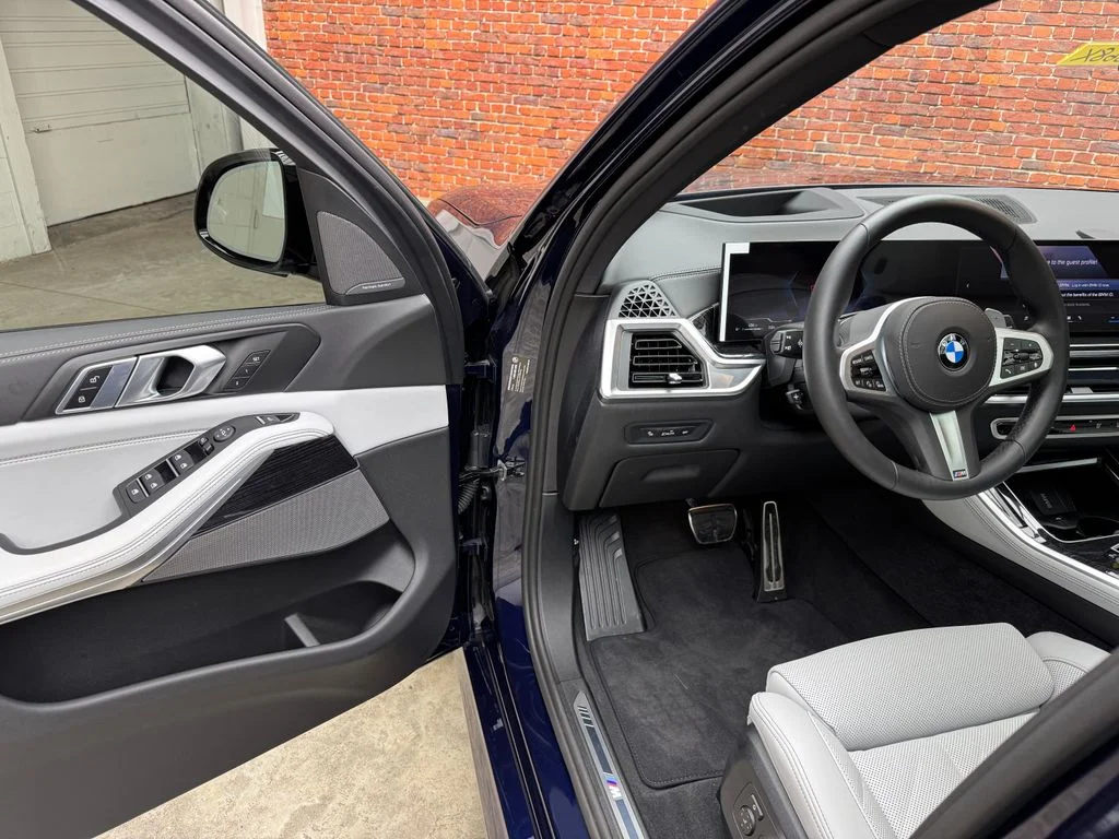 Used 2026 Blue BMW xDrive40i image 8