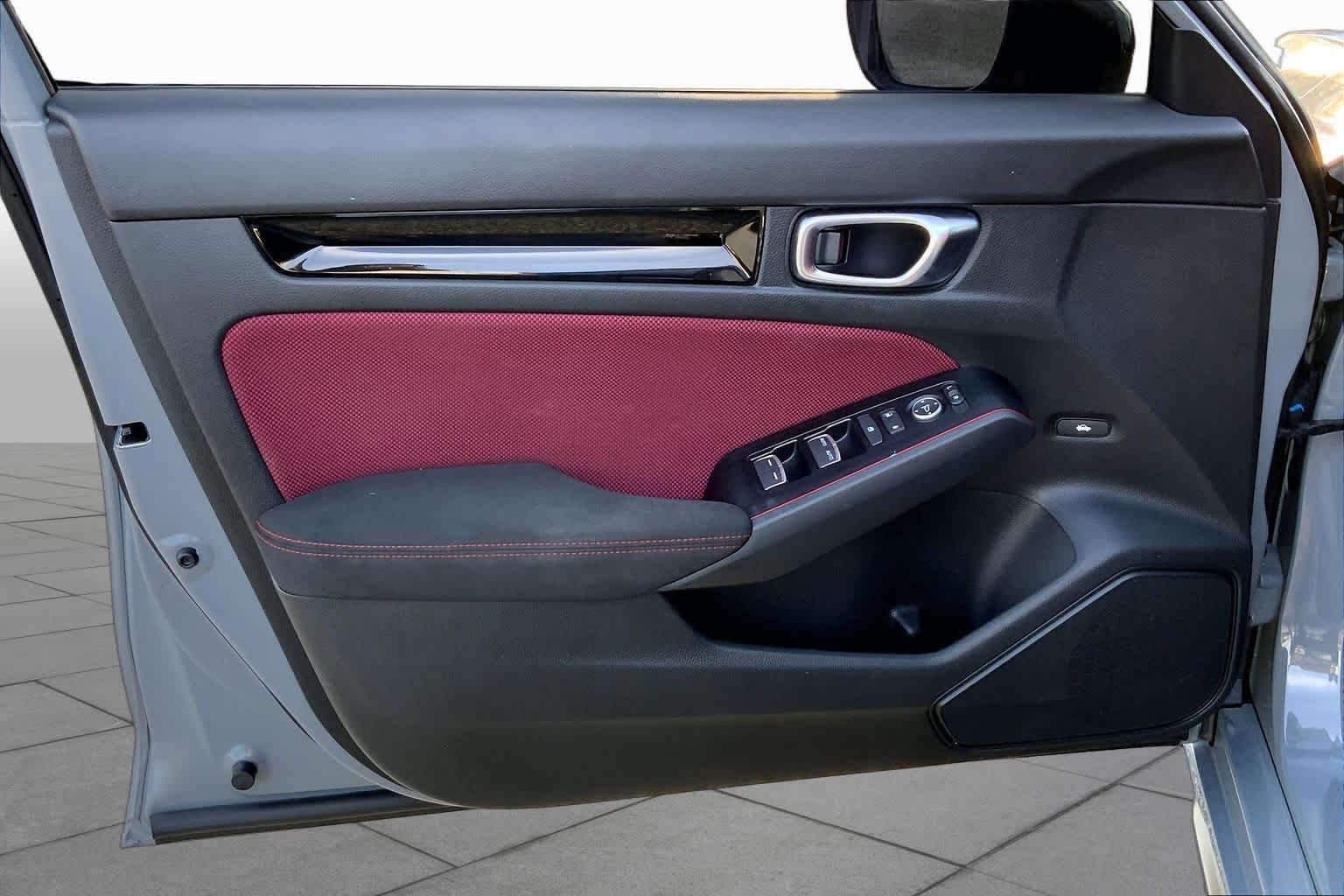 Used 2025 Urban Gray Pearl Honda  image 21