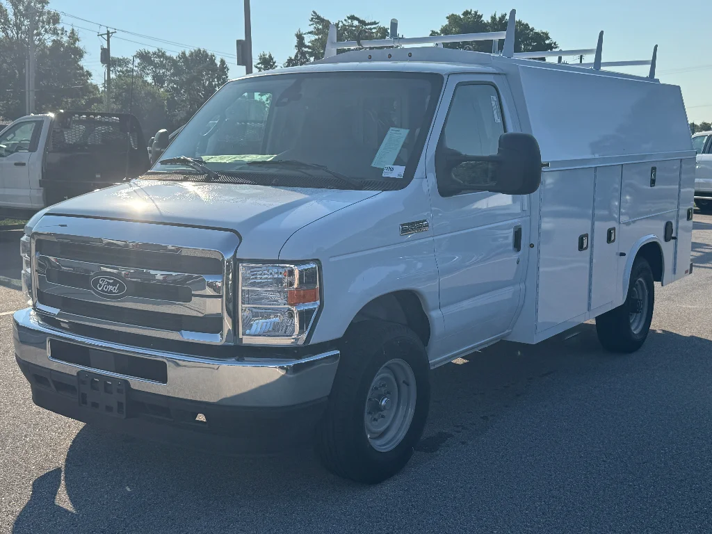 New 2027 Oxford White Ford Knapheide KUV image 13