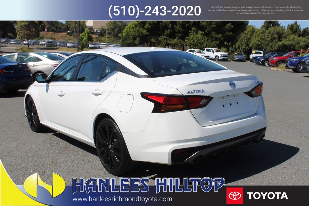 Used 2021 White Nissan 2.5 SR image 9