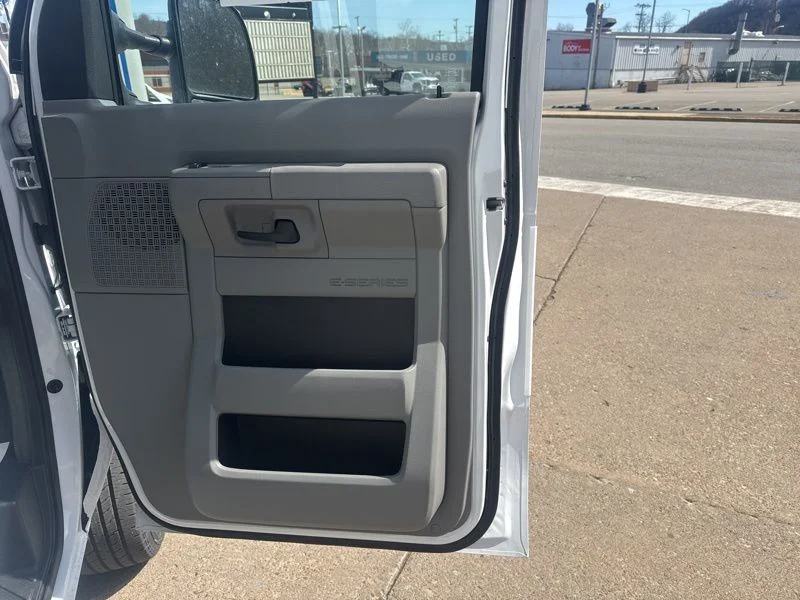 New 2026 Oxford White Ford E-350 SRW image 15