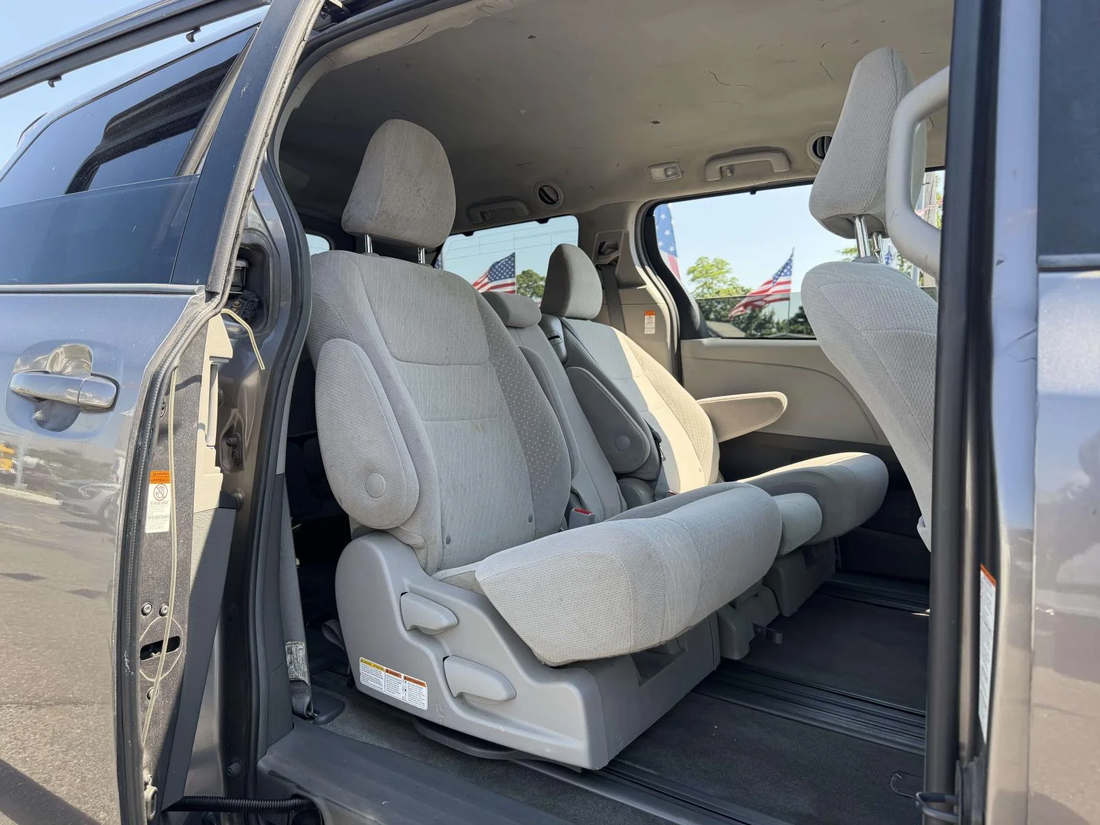 Used 2018 Gray Toyota LE image 12