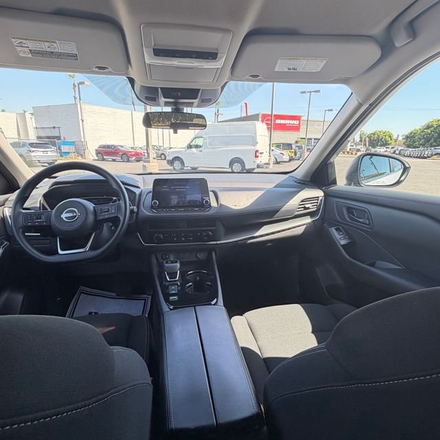 Used 2024 Silver Nissan S image 18