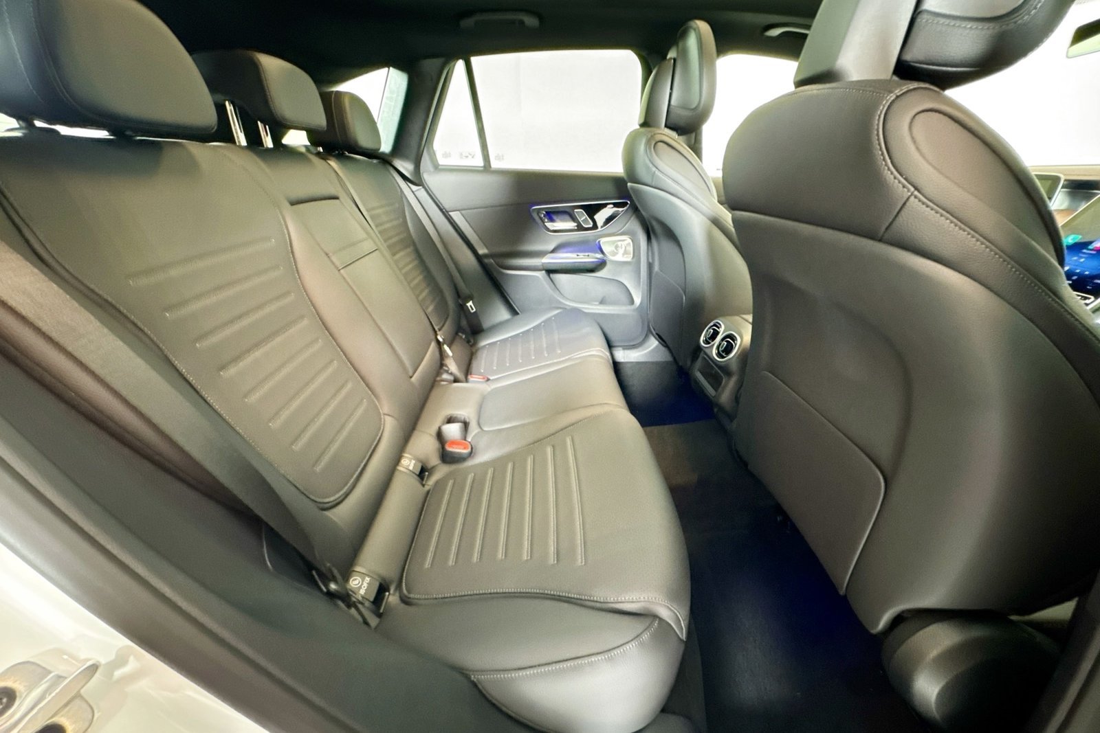 New 2026 Polar White Mercedes-Benz GLC 300 image 25