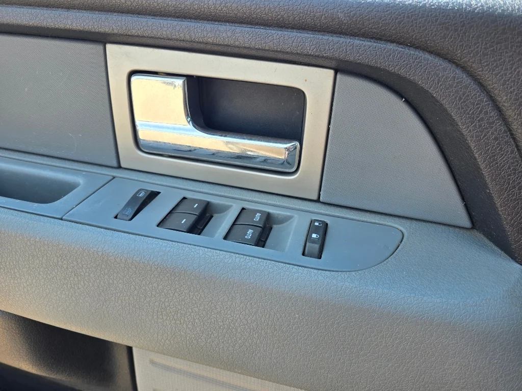 Used 2011 Tuxedo Black Metallic Ford XLT image 19