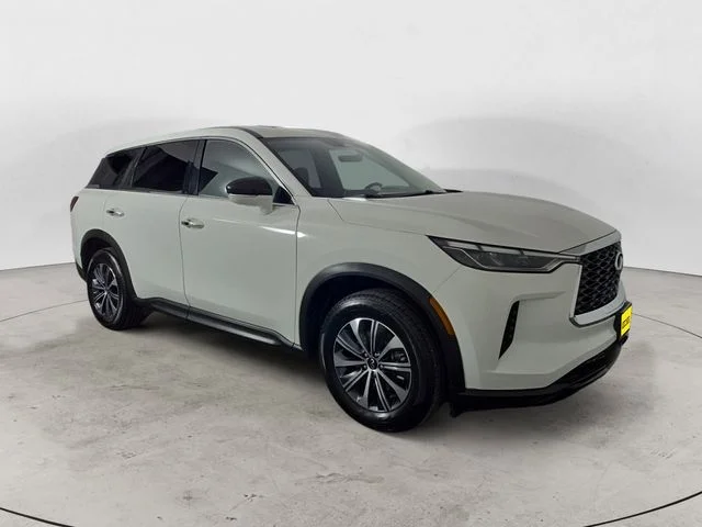 Used 2024 White INFINITI PURE image 7