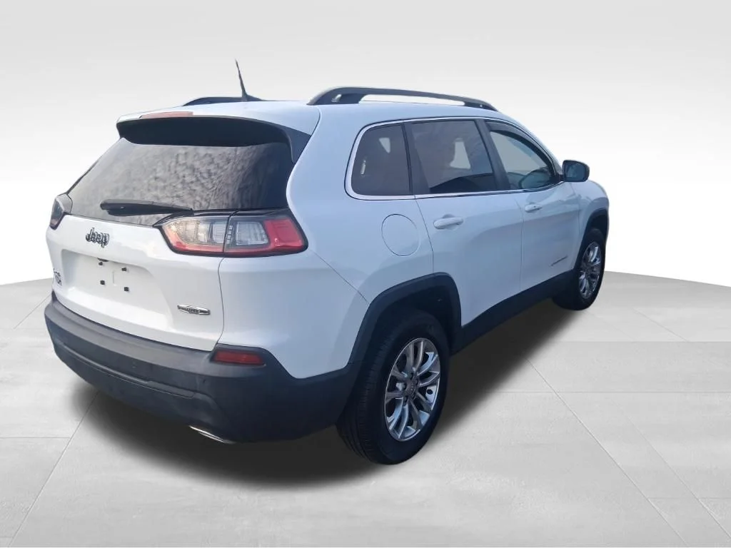 Used 2022 White Jeep Latitude Lux image 5
