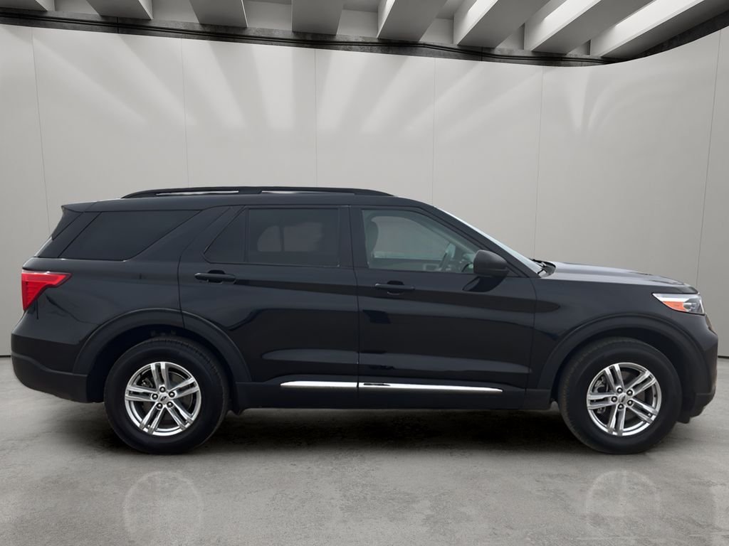 Used 2021 Agate Black Metallic Ford XLT image 6