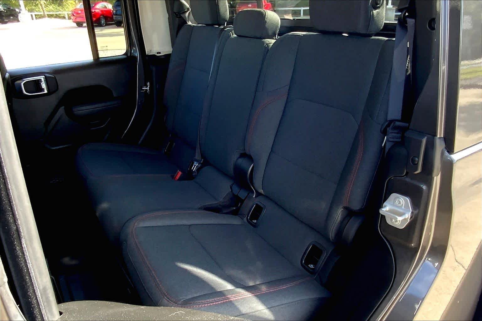 Used 2025 Granite Crystal Metallic Clearcoat Jeep Rubicon image 19
