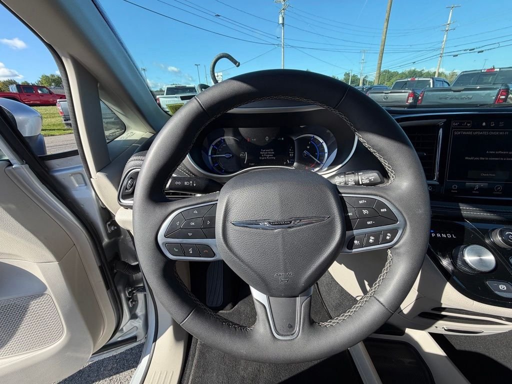 Used 2023 Silver Chrysler Touring L image 26