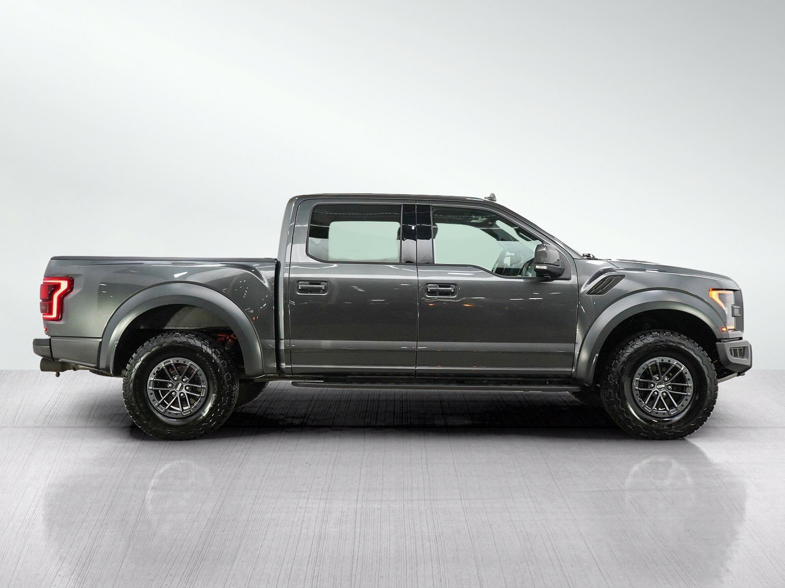 Used 2019 Magnetic Ford Raptor image 6