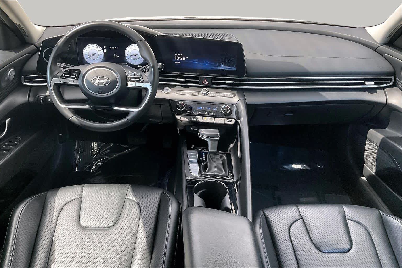 Used 2025 Fluid Metal Hyundai Limited image 16