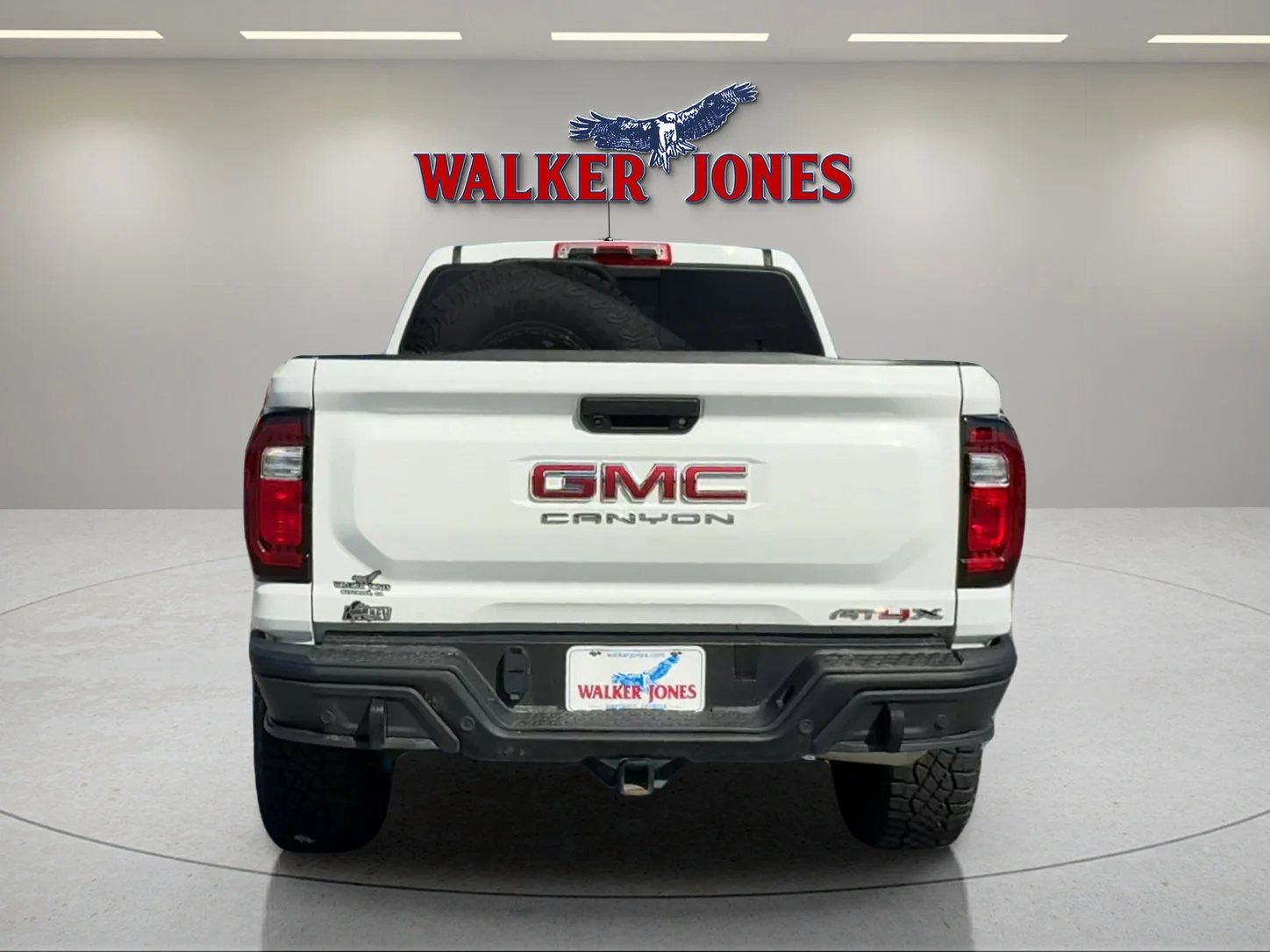 Used 2024 Summit White GMC 4WD AT4X image 3