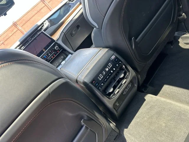 Used 2022 Diamond Black Jeep Summit Reserve image 25