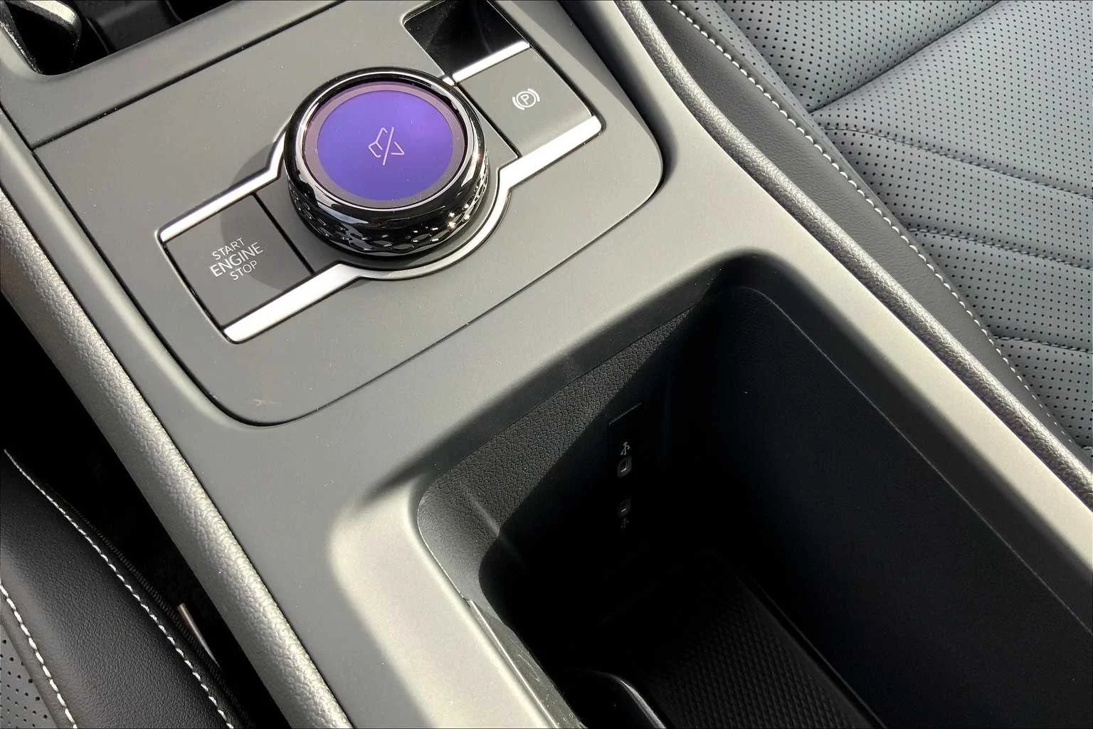 2025 Volkswagen Tiguan SE - Photo 18