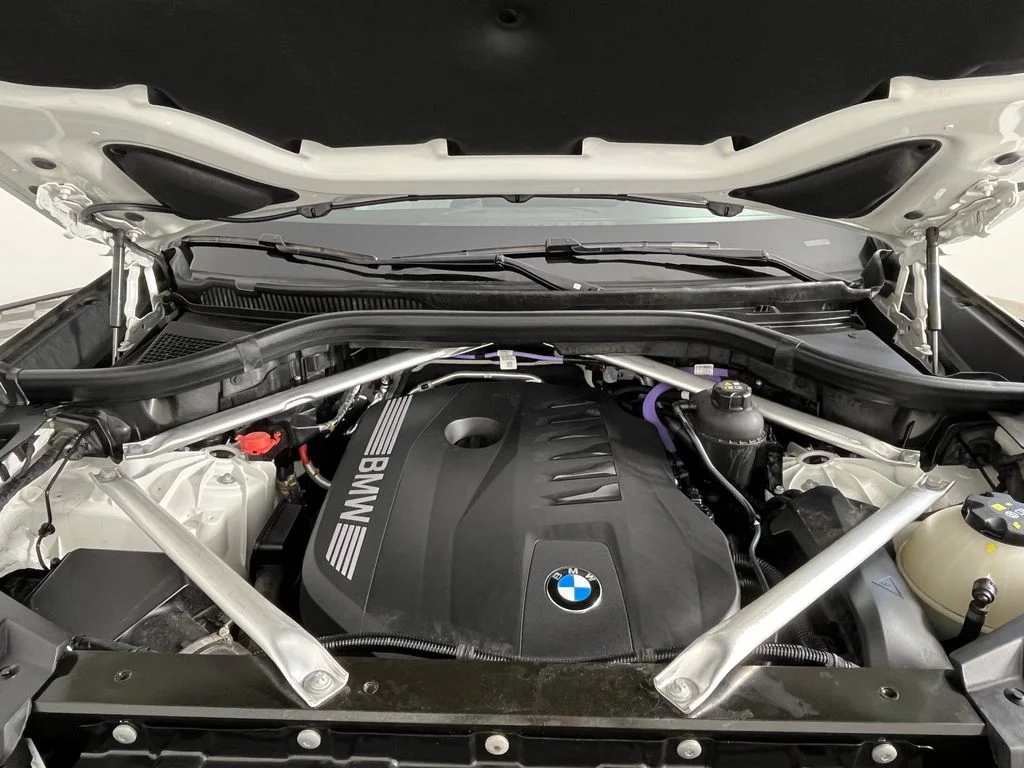 Used 2024 White BMW xDrive40i image 18