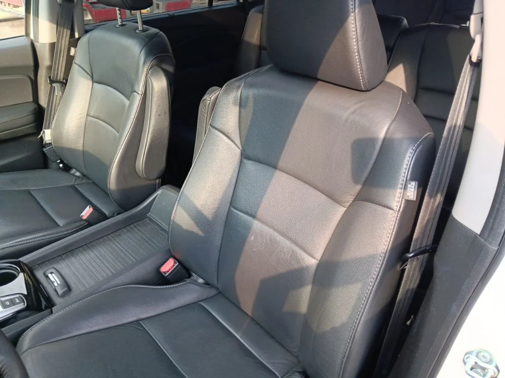 Used 2017 White Diamond Pearl Honda Touring image 27