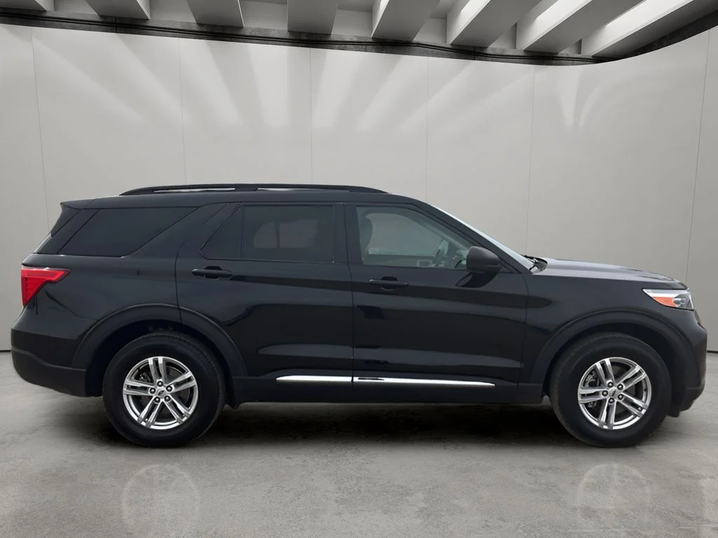 Used 2021 Agate Black Metallic Ford XLT image 6