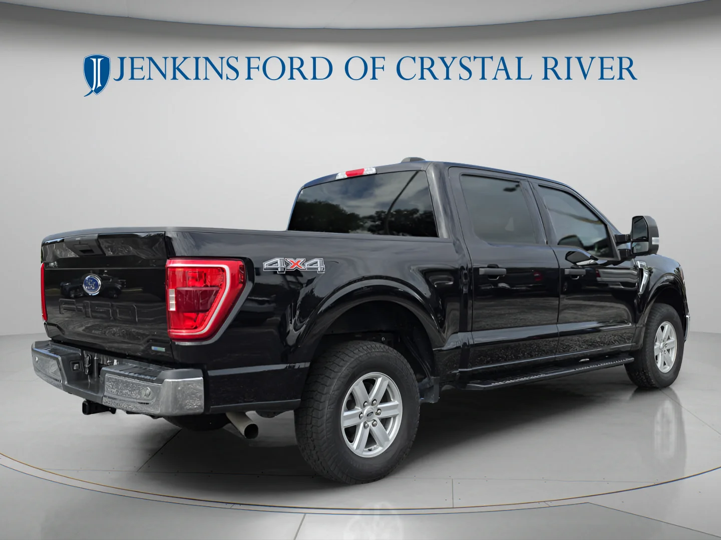 Used 2023 Agate Black Metallic Ford XLT image 5