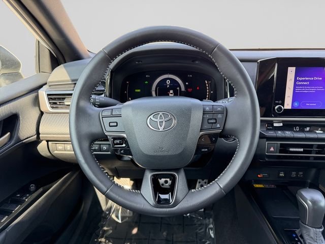 Used 2025 Ice Toyota SE image 11