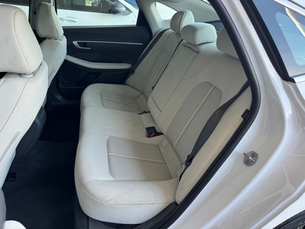 Used 2025 White Hyundai SEL image 17