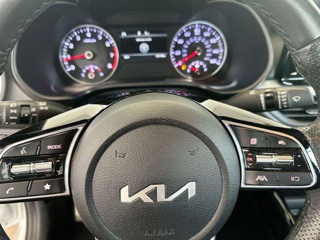 Used 2023 White Kia GT-Line image 12