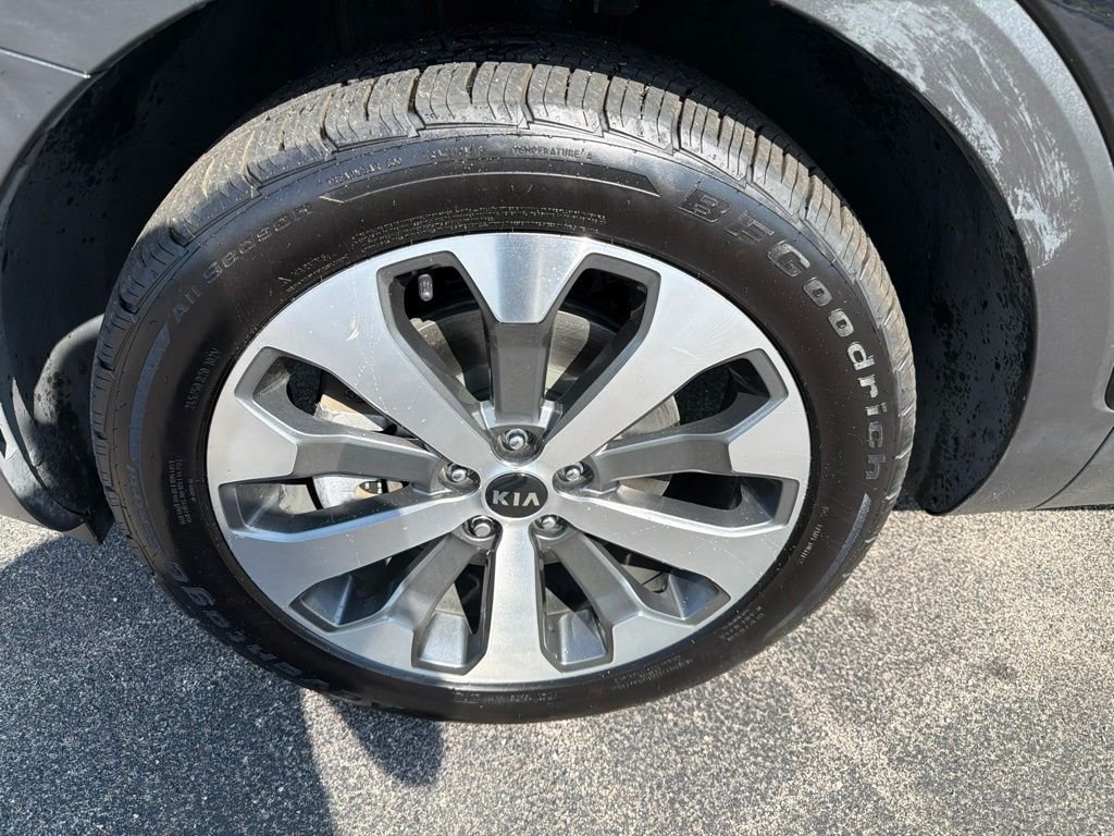 Used 2020 Black Kia S image 11