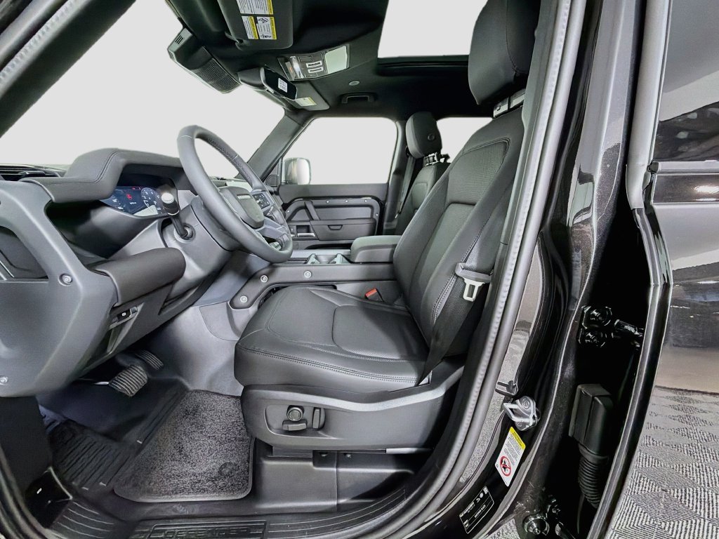 New 2026 Santorini Black Land Rover X-Dynamic SE image 22
