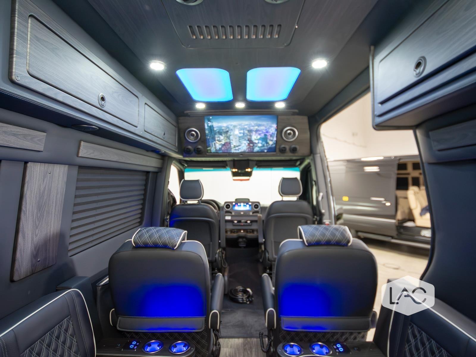 New 2026 Obsidian Black Metallic OGV Luxury Coach 144 AWD ULTIMATE ADV w/ 540ah PKG image 23