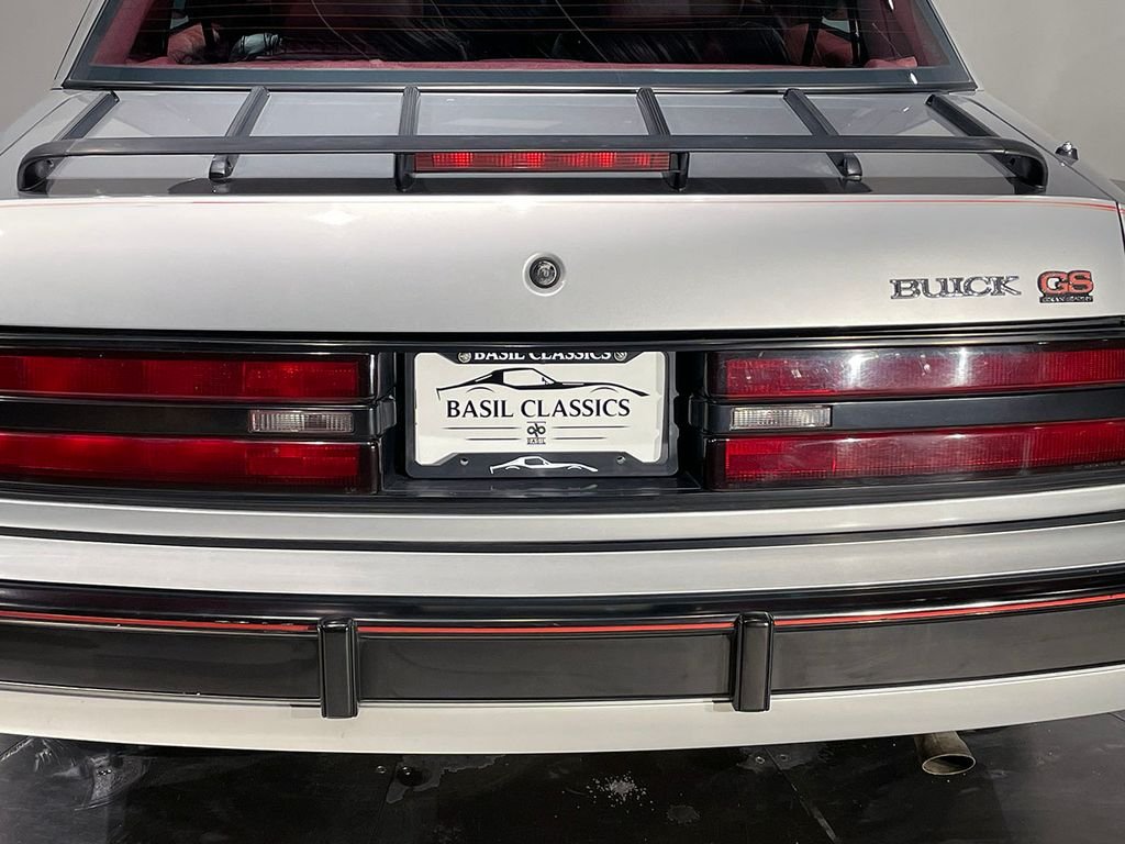 Used 1991  Buick Custom image 11