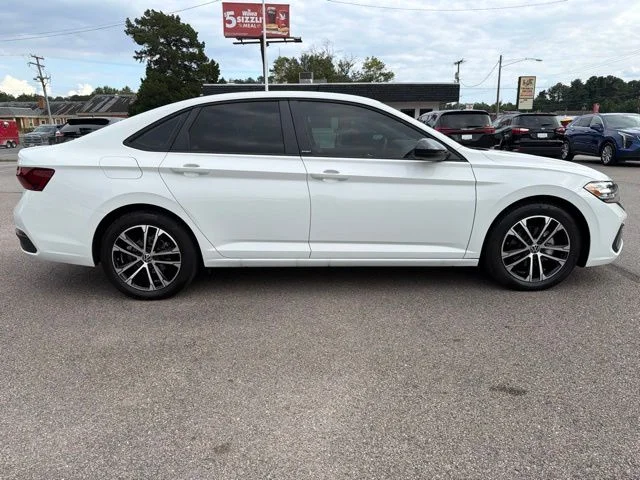 Used 2024 White Volkswagen 1.5T Sport image 6