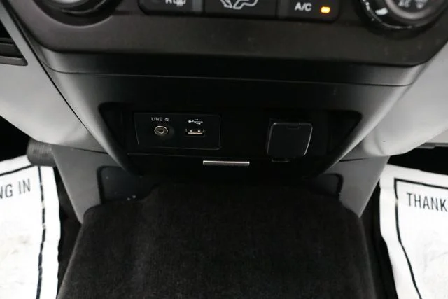 Used 2015 Oxford White Ford XLT image 17
