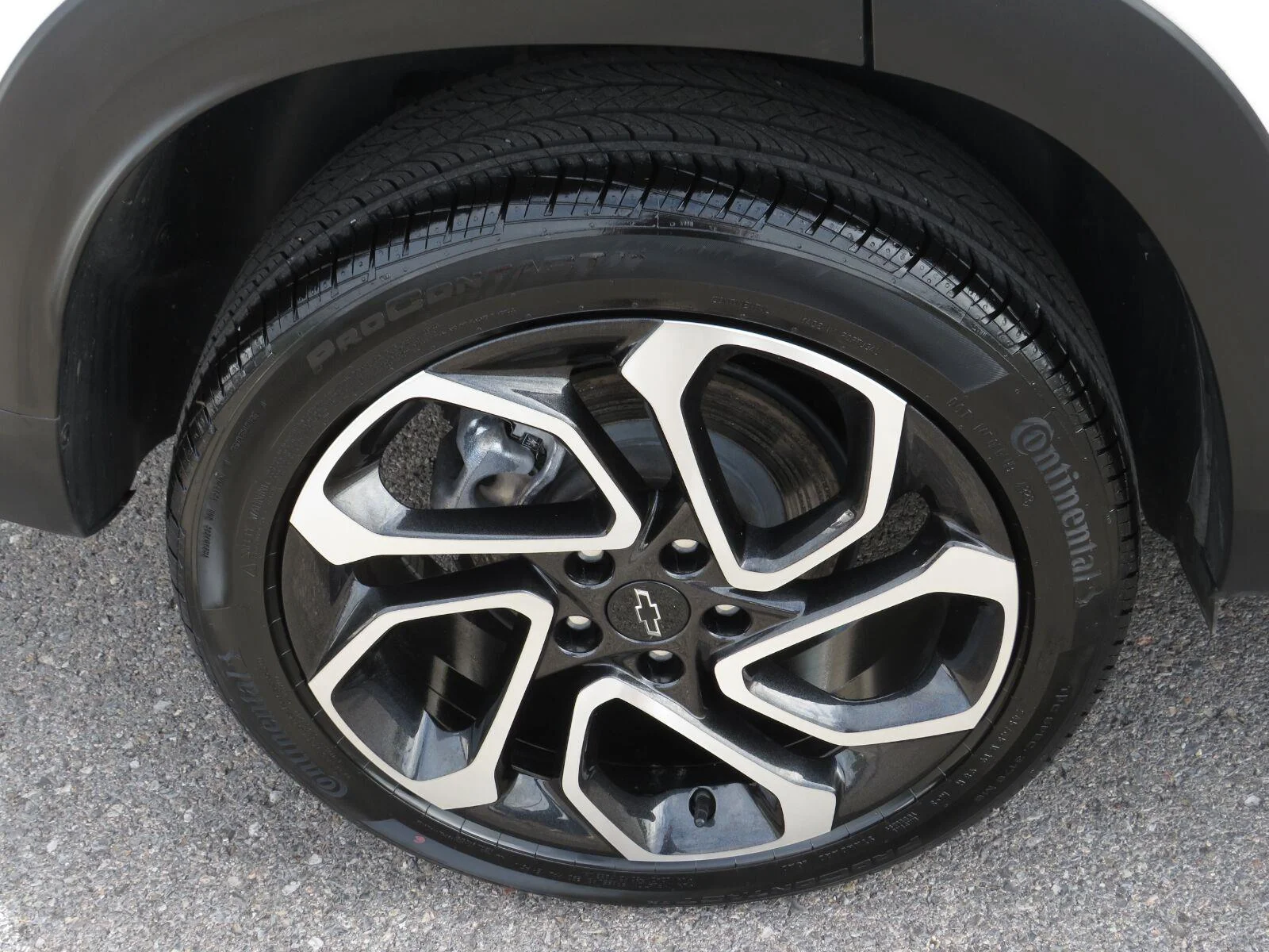 Used 2025 Summit White Chevrolet 2RS image 14