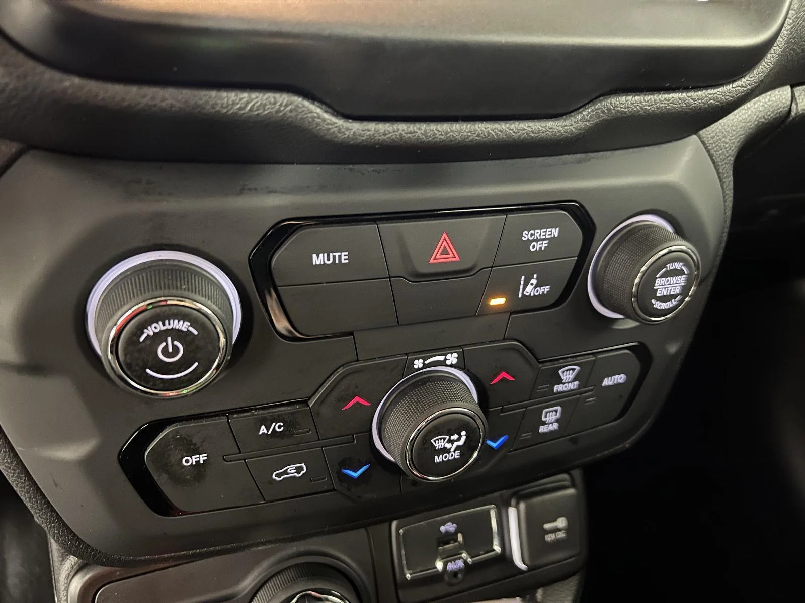 Used 2021 Glacier Metallic Clearcoat Jeep Trailhawk image 17