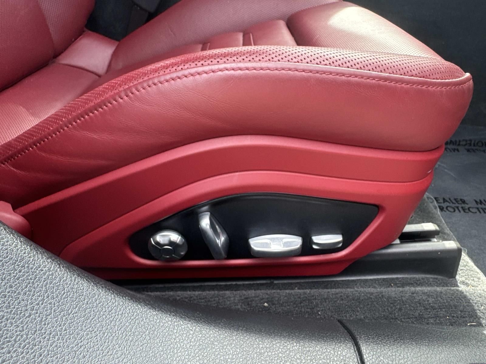 Used 2018  Porsche 4S image 13