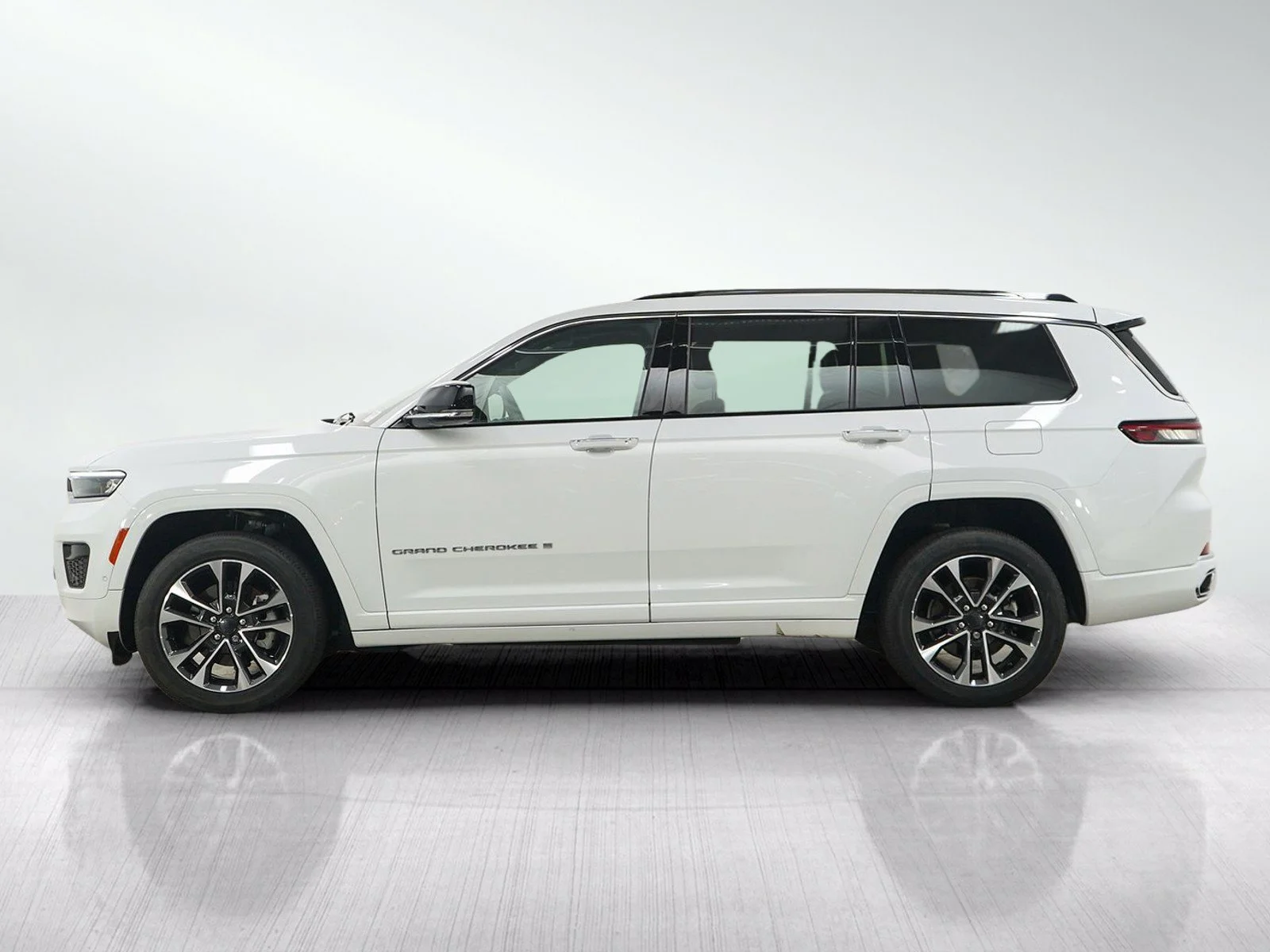 Used 2021 Jeep Grand Cherokee L Overland with VIN 1C4RJKDG3M8212311 for sale in Minneapolis, Minnesota