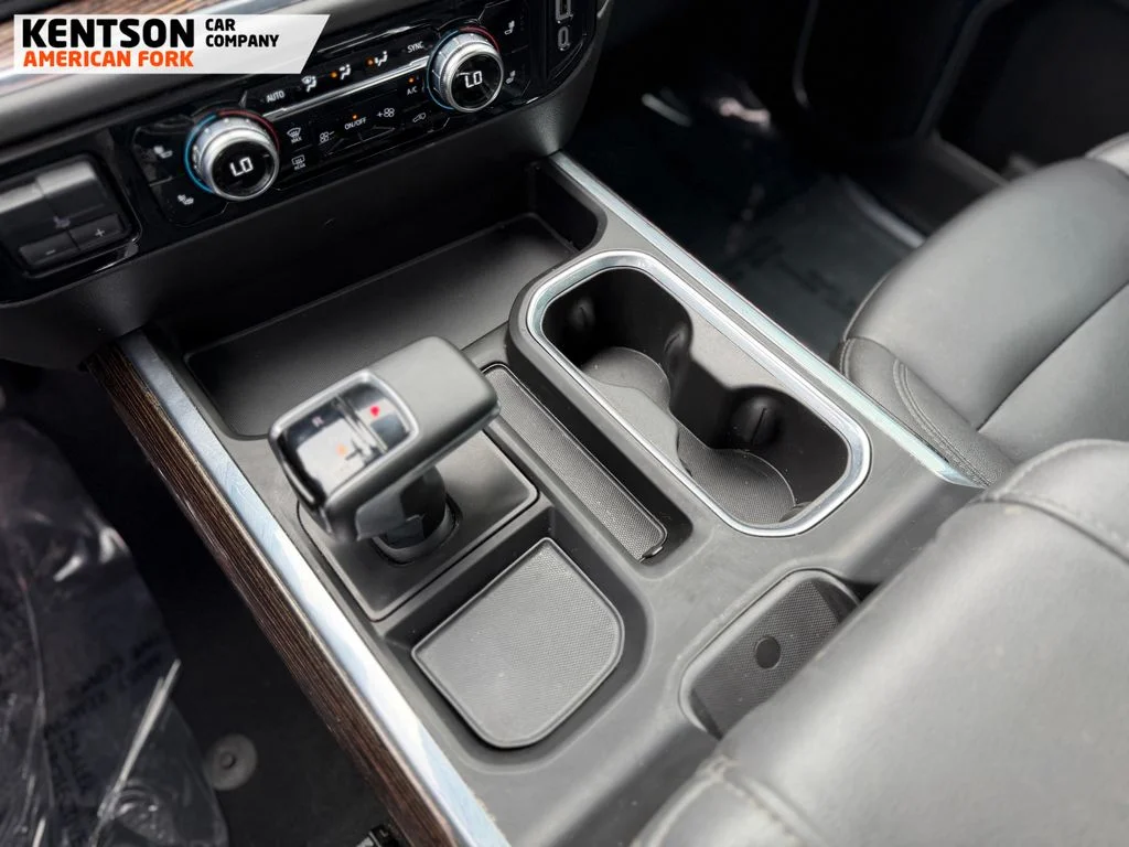 Used 2024 White GMC Elevation image 20
