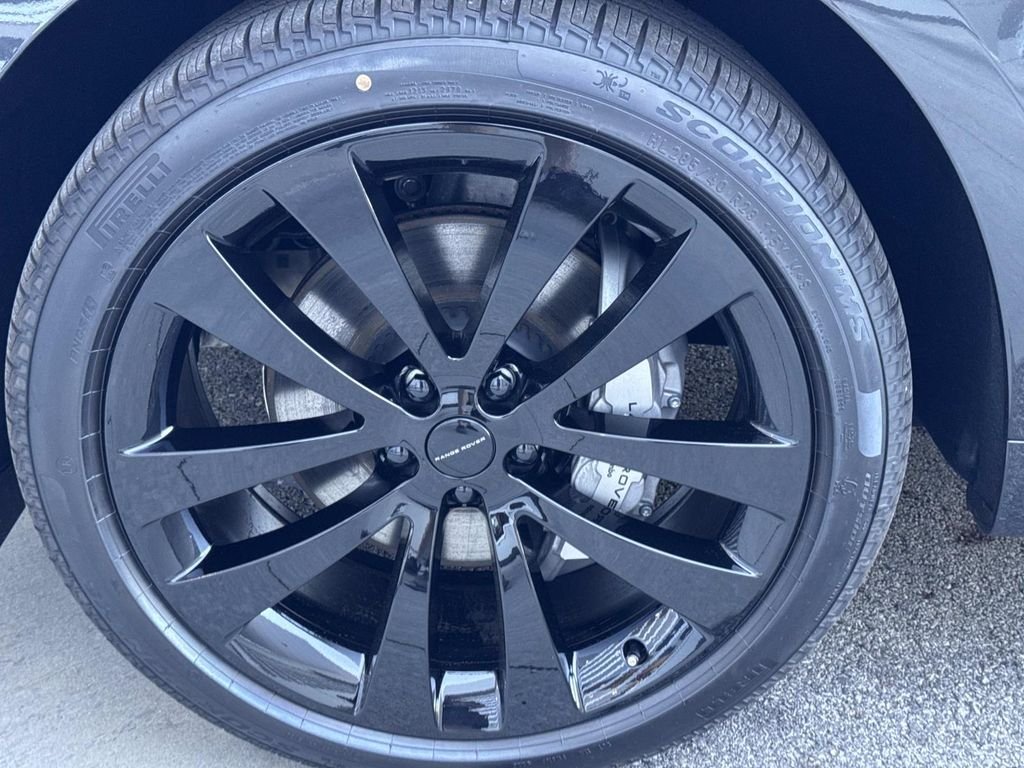 New 2026 Carpathian Grey Land Rover Dynamic SE image 12