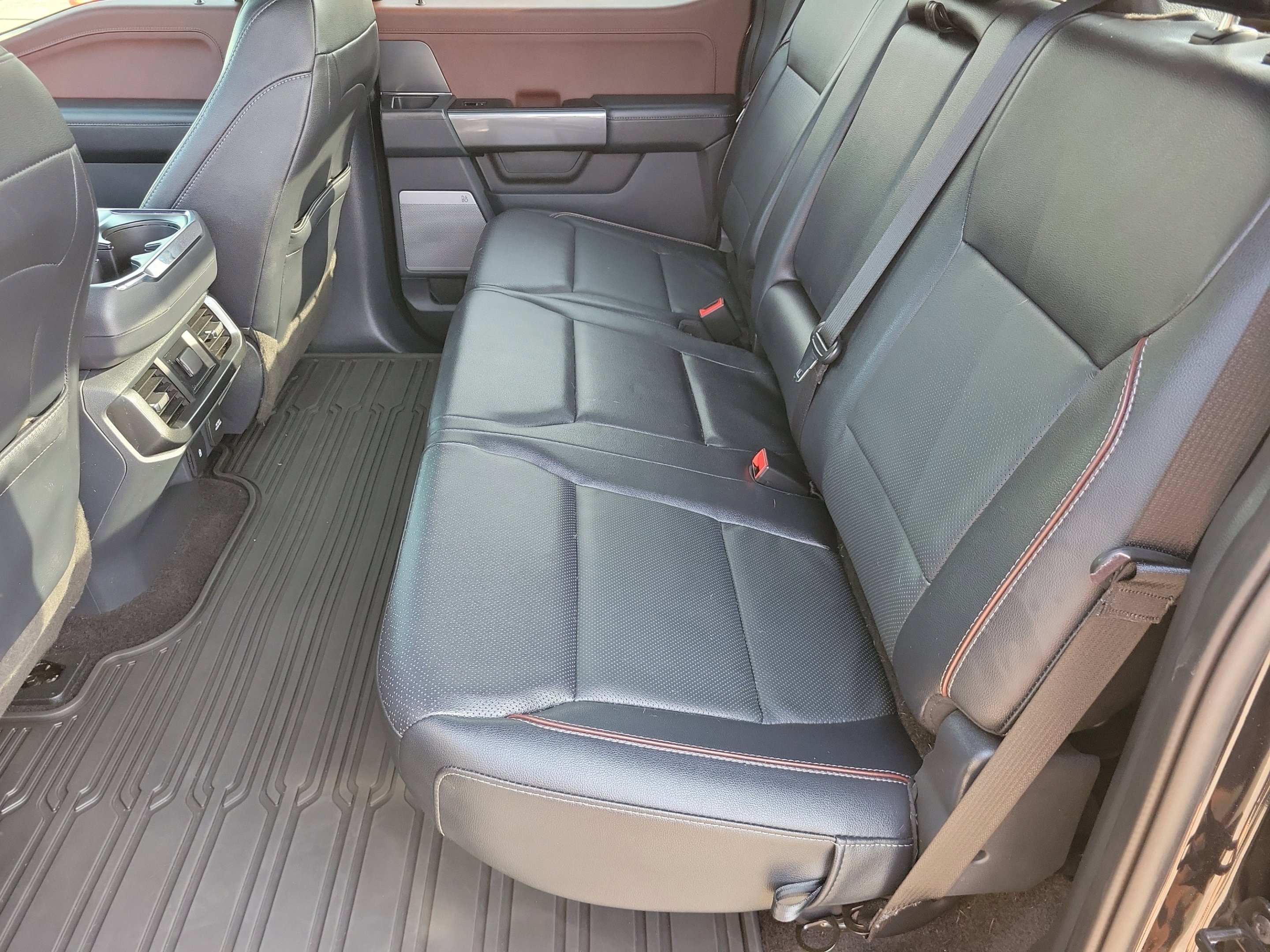 Used 2022 Black Metallic Ford Lariat image 13