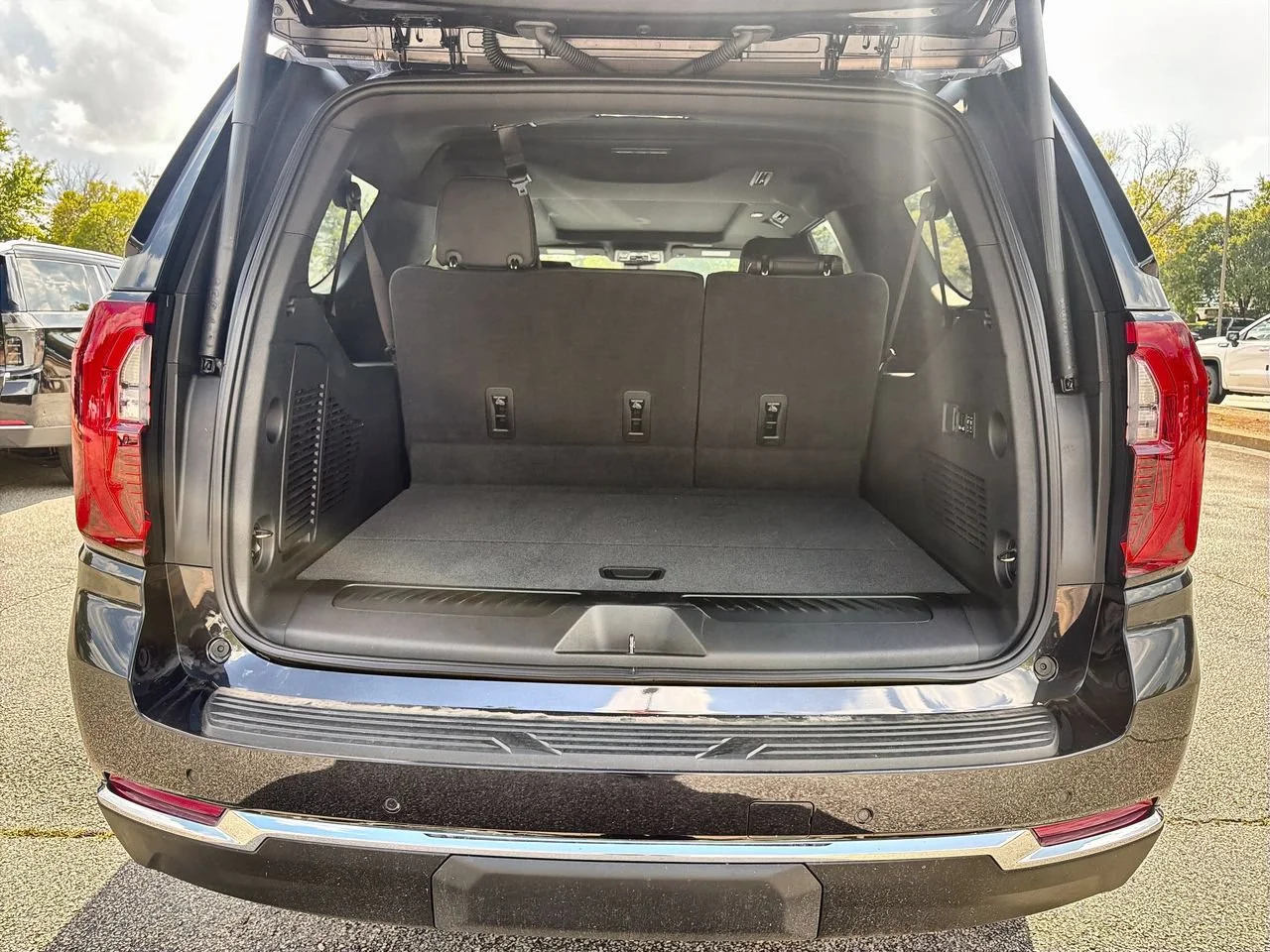 New 2026 Titanium Rush Metallic GMC Elevation image 21