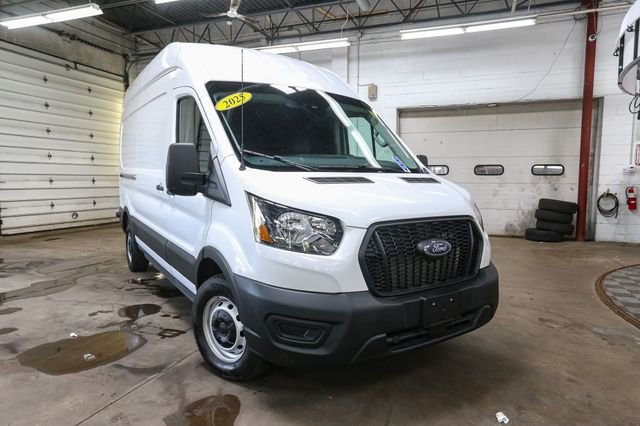 Used 2025  Ford Base image 3